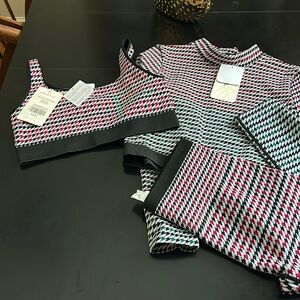 3 piece Women’s Fabletics Houndstoo print athletic set